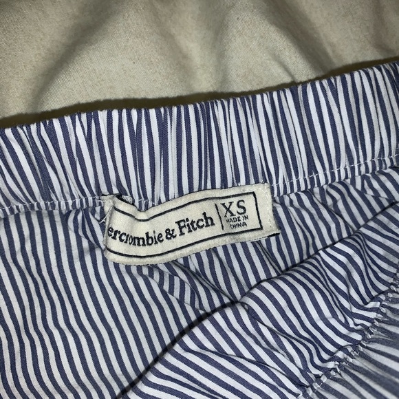 Off the shoulder Abercrombie Shirt - Picture 3 of 3